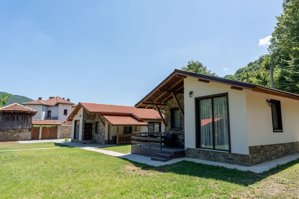 Двете къщи - 2 къщи с двор и барбекю за 10 човека в село Бели осъм Villa in Bulgaria