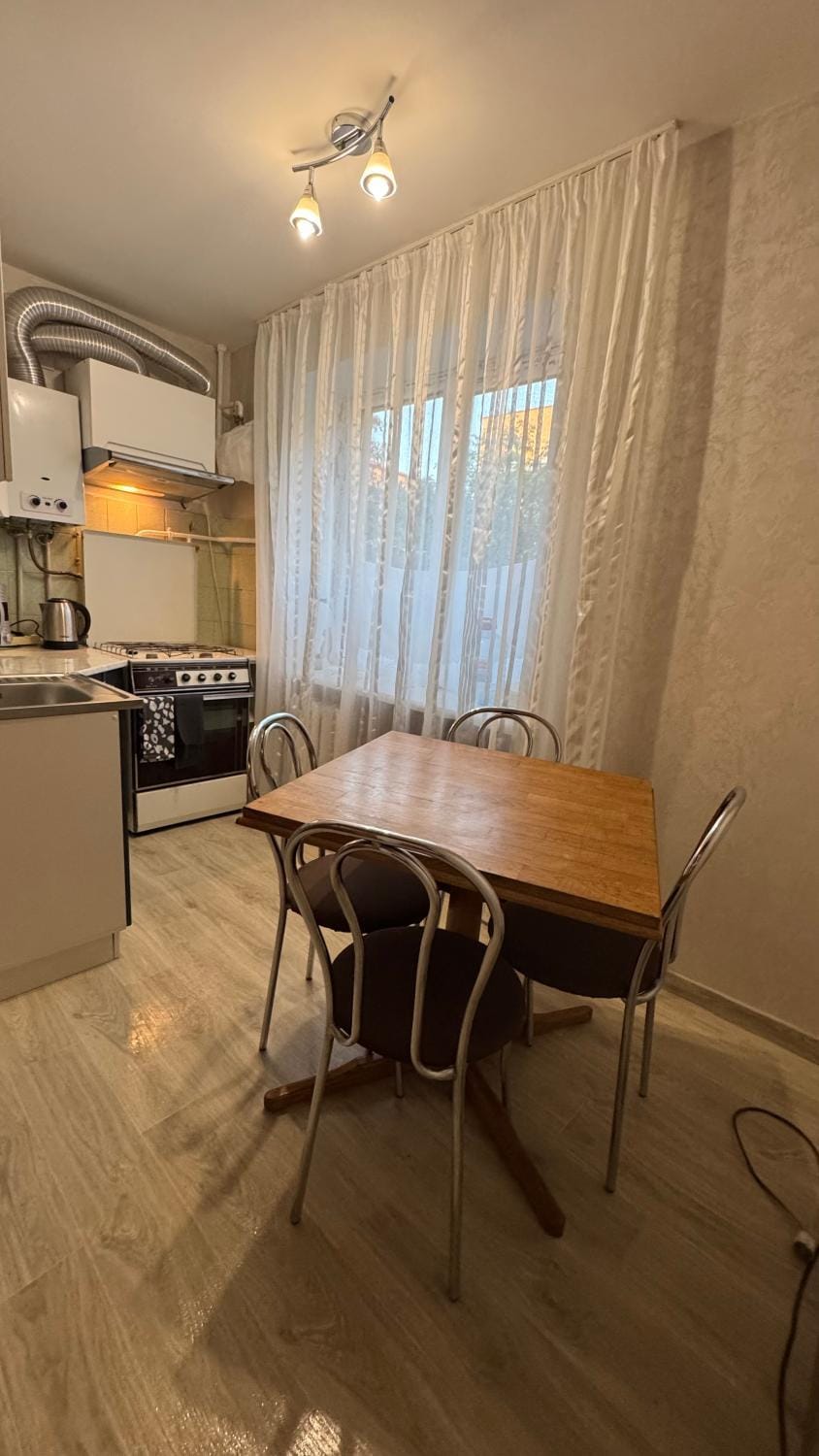 Kitchen or kitchenette, Dining area, stove