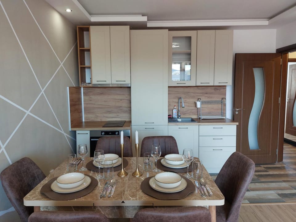 Kitchen or kitchenette, Living room, Seating area, Dining area, stove