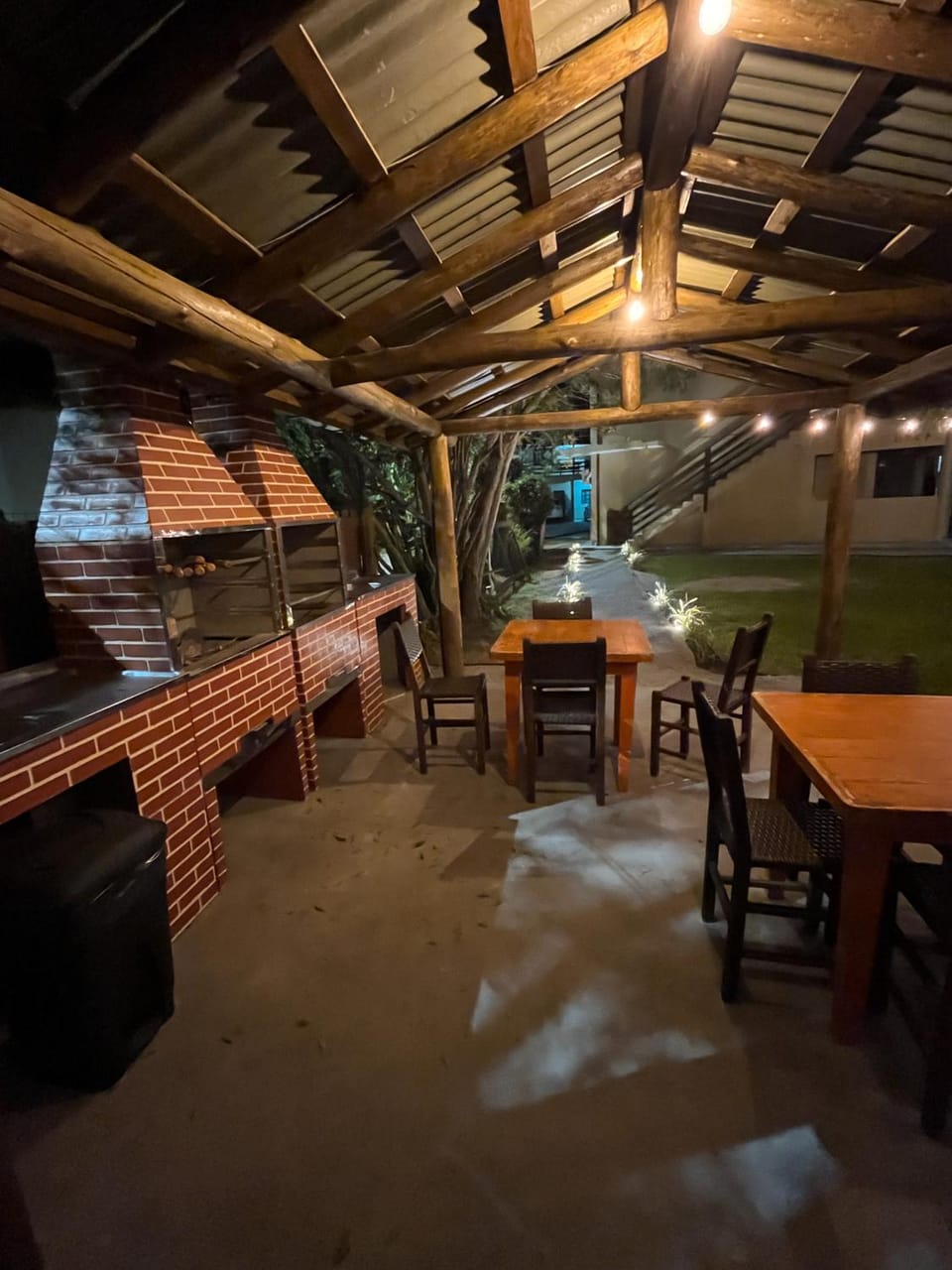 BBQ facilities, Dining area