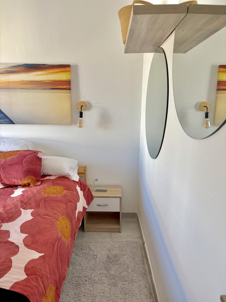 Staff, Bed, Photo of the whole room, Decorative detail, Bedroom, On site, Guests, Sunrise