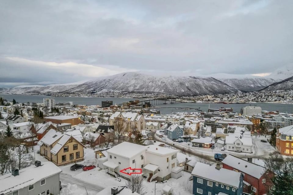 Property building, Natural landscape, Winter, City view, Mountain view