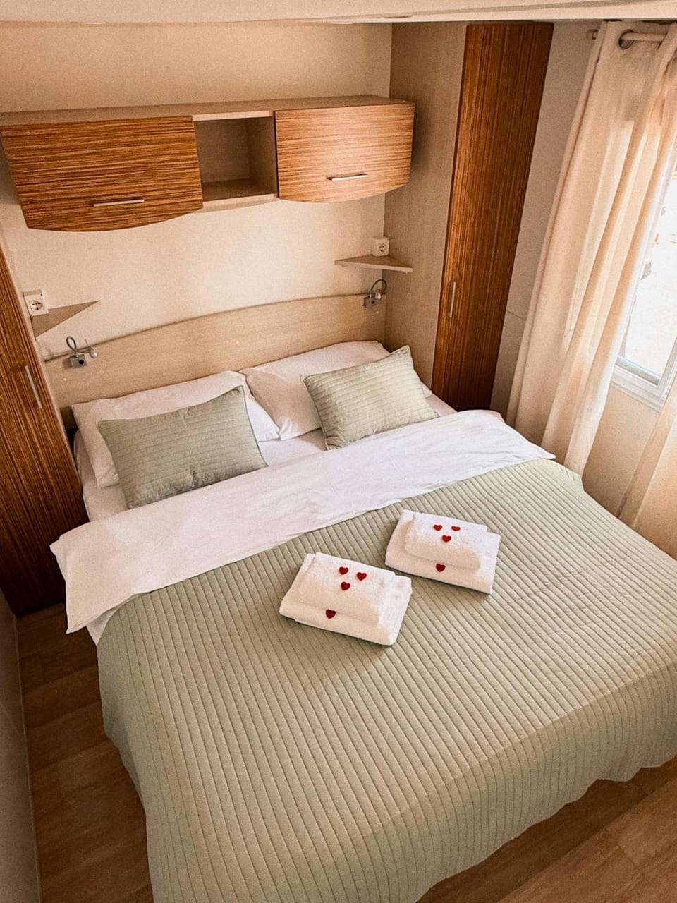 Bed, Photo of the whole room, Bedroom, wardrobe