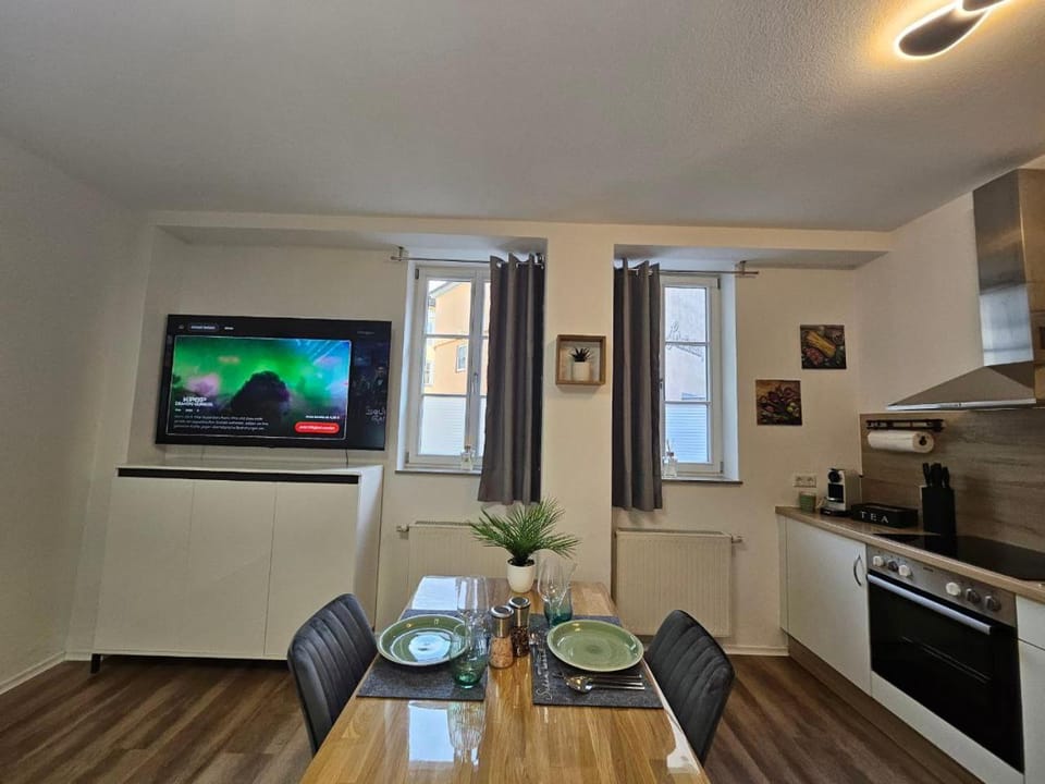 TV and multimedia, Kitchen or kitchenette, Dining area