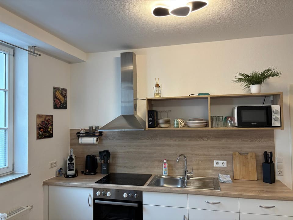 Coffee/tea facilities, Kitchen or kitchenette, microwave