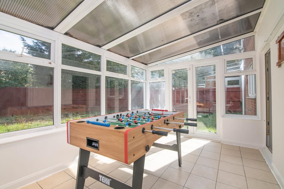 5 BD - Large House Oadby House in Leicester