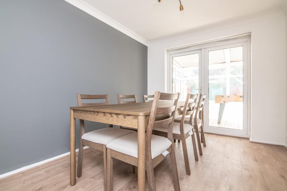 5 BD - Large House Oadby House in Leicester