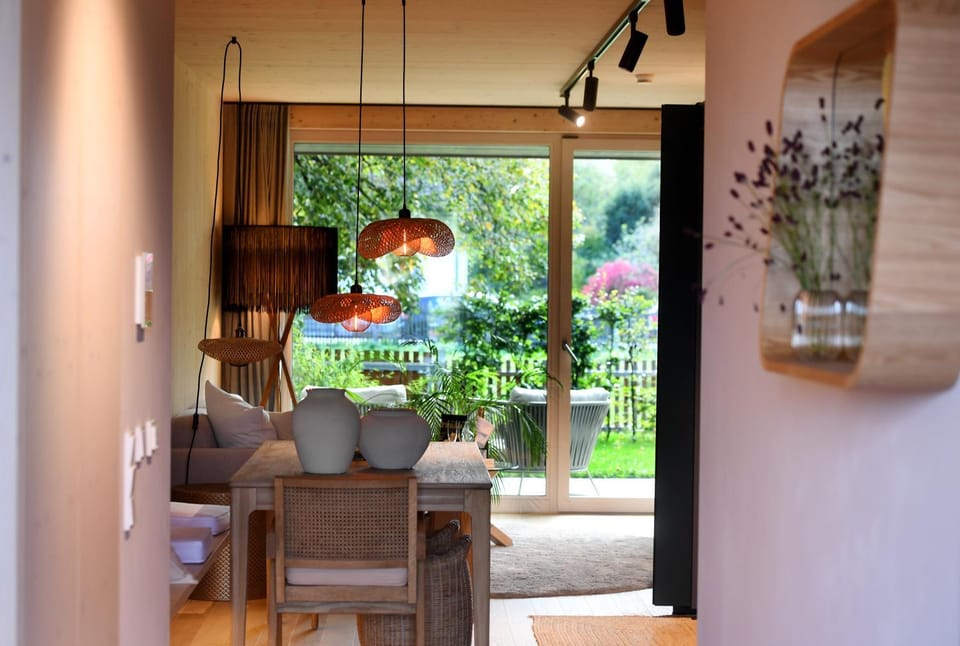 Seating area, Dining area
