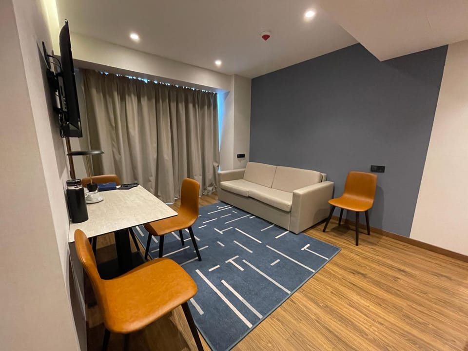 Bed, Living room, Photo of the whole room, Seating area, Bedroom