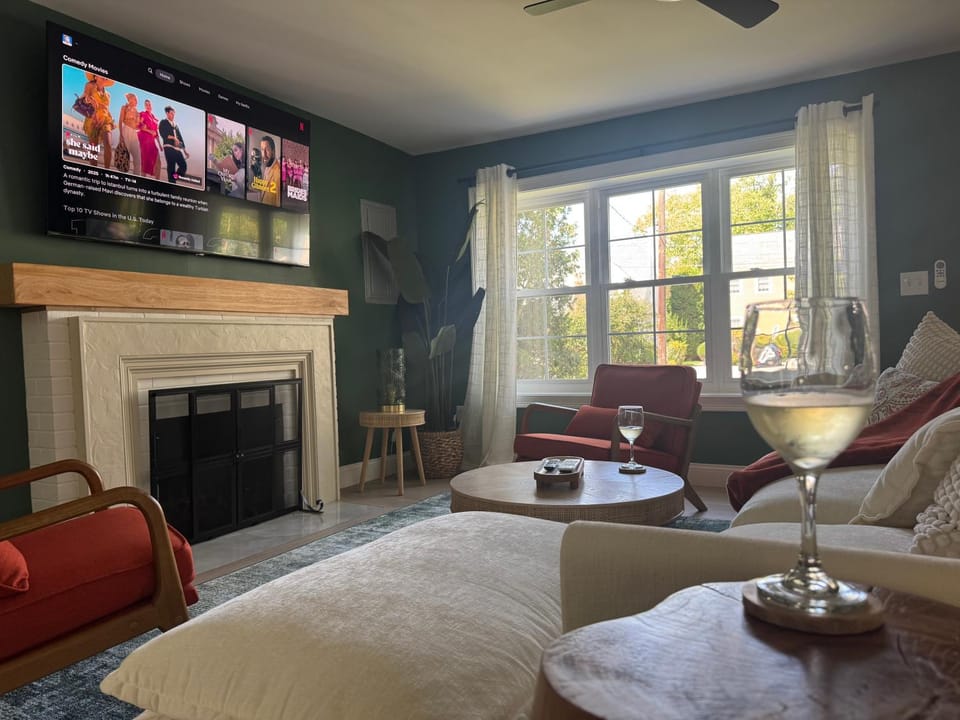 The Sweet Escape- Padanaram Private Beach Access Apartment in South Dartmouth