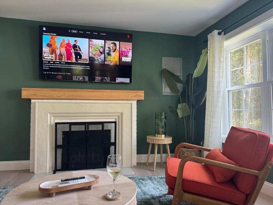 The Sweet Escape- Padanaram Private Beach Access Apartment in South Dartmouth