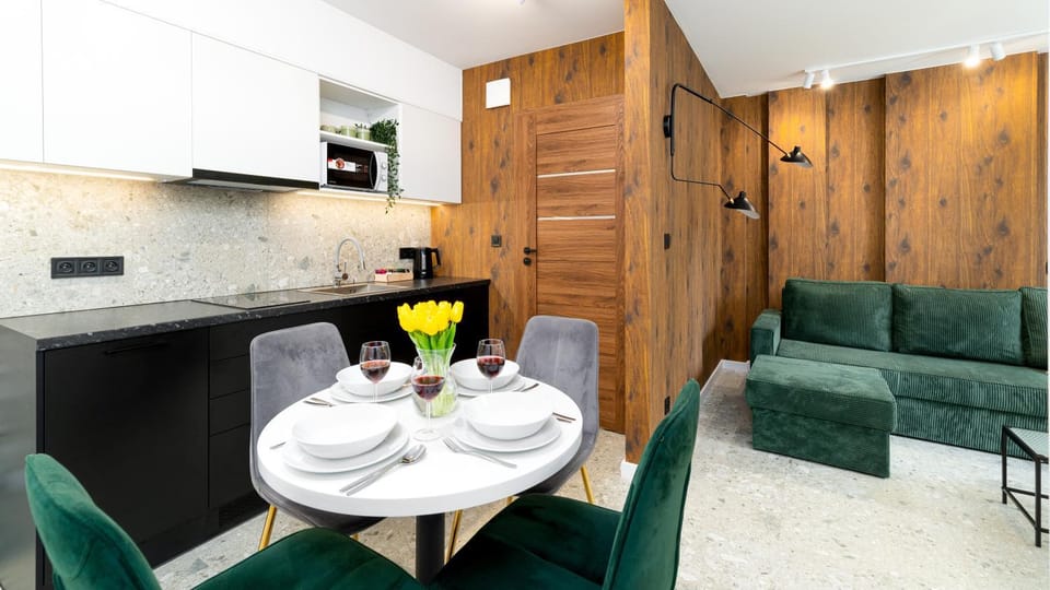 Kitchen or kitchenette, Seating area, Dining area