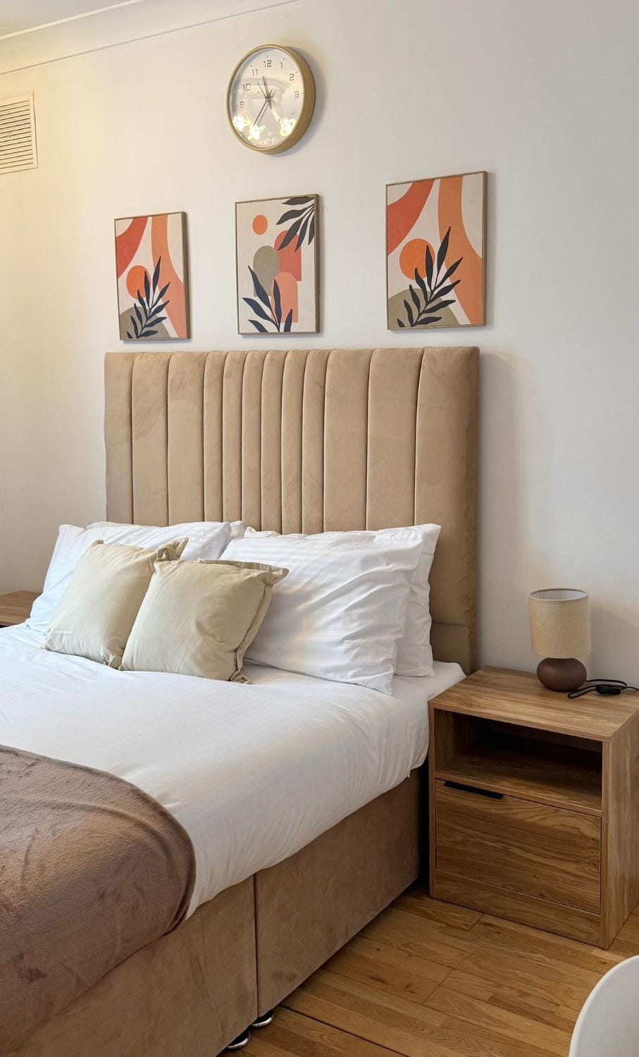 Elysian Nights- 3 Bedroom Palm Garden Guest Home Apartment in London