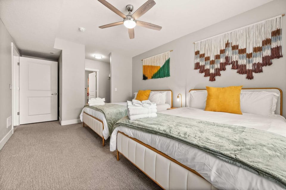 Bright 2BR SLC Apt Hot Tub Parking Apartment in Salt Lake City