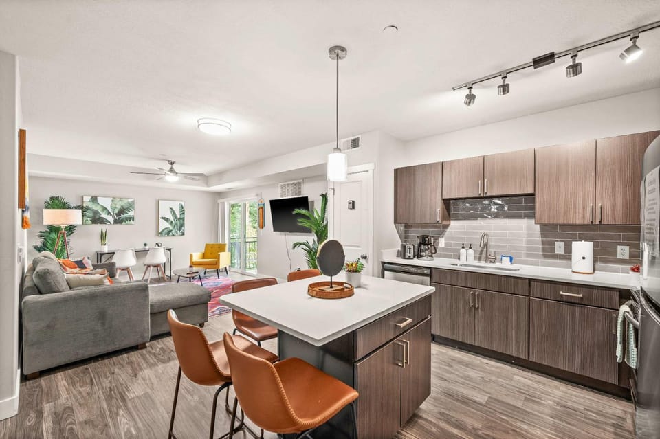 Bright 2BR SLC Apt Hot Tub Parking Apartment in Salt Lake City