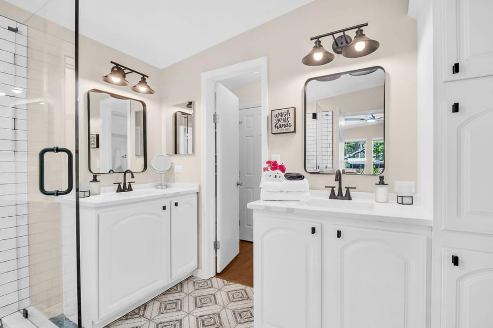 Bathroom, towels