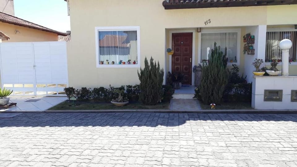 Casa em condomínio com piscina e churrasqueira Apartment in Araruama