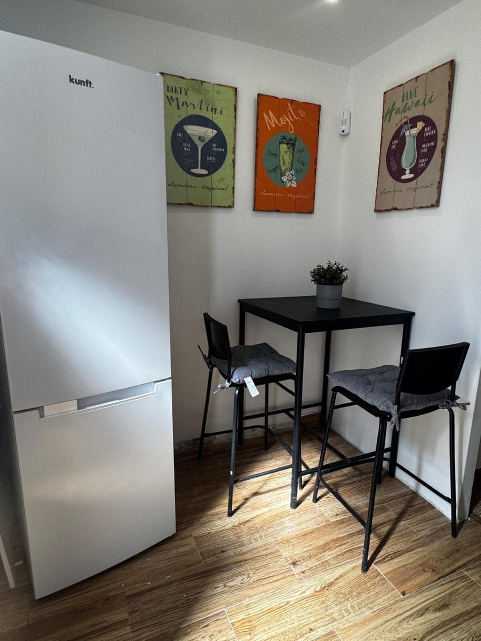 Simple House in the Heart of the Historic Center House in Porto