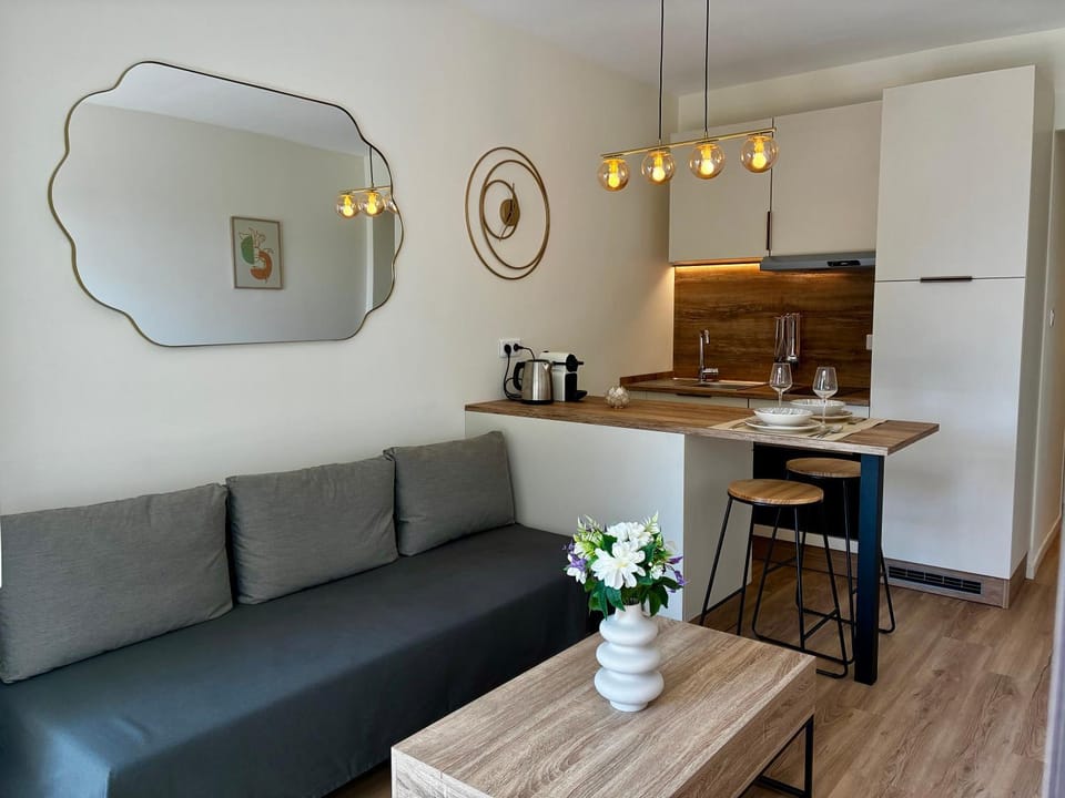 Kitchen or kitchenette, Living room, Dining area