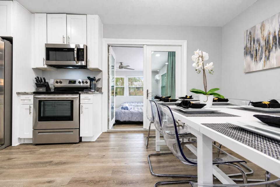 Pool Home, Sleeps 8, Hollywood Beach Near Hard Rock, Monthly Stays Welcome House in Hollywood