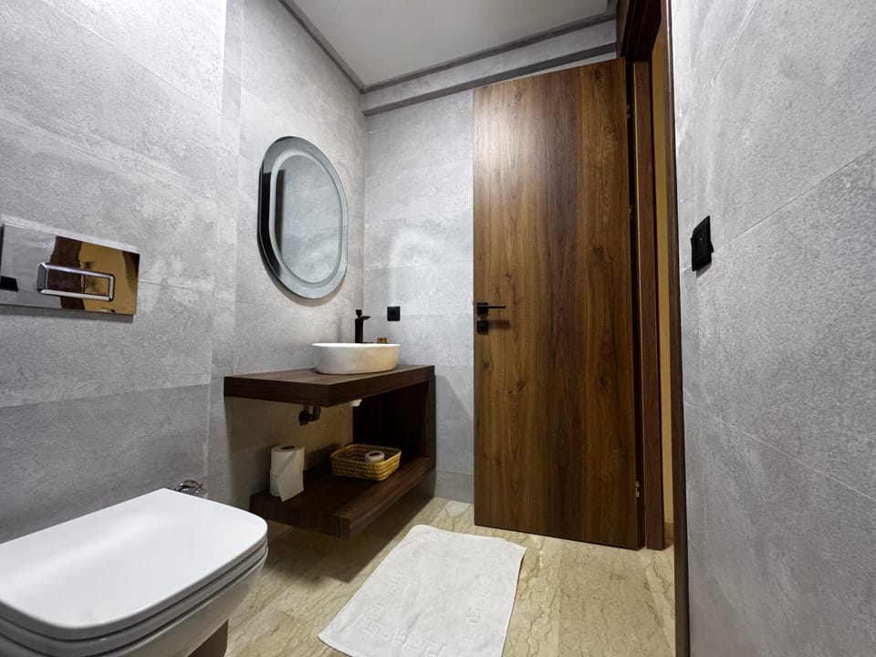 Shower, Toilet, Bathroom, towels