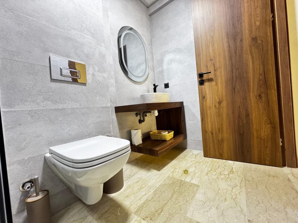 Toilet, Bathroom, towels