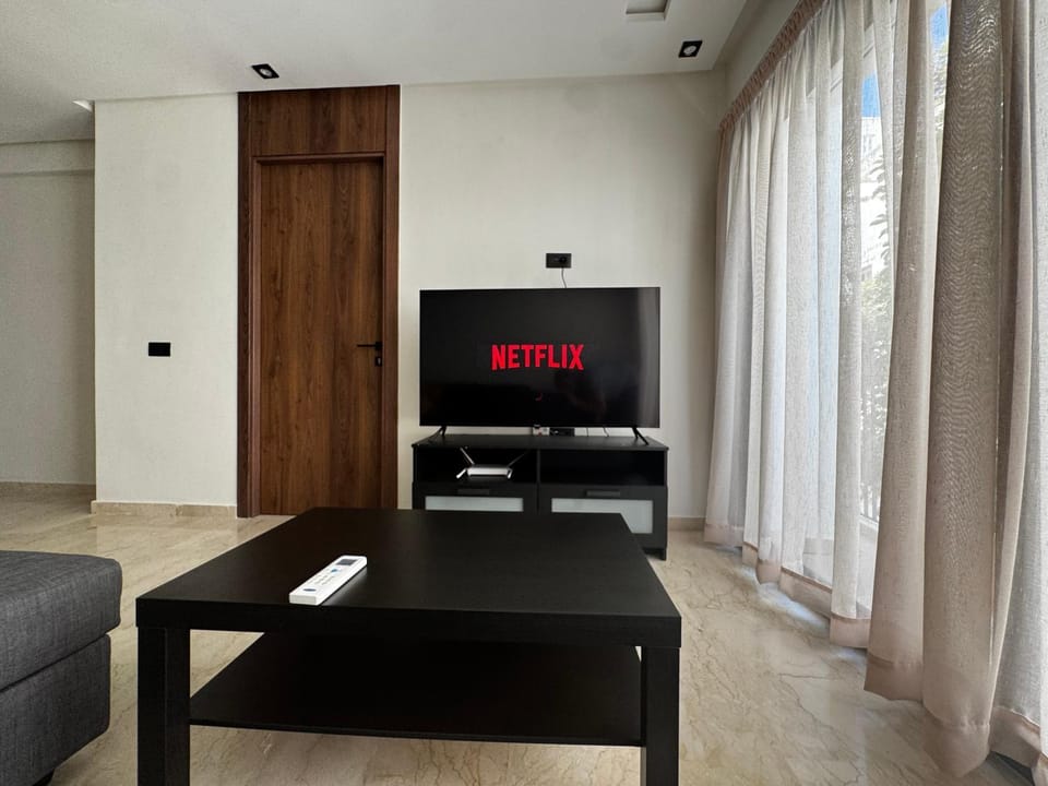 TV and multimedia, Living room, Seating area, Evening entertainment