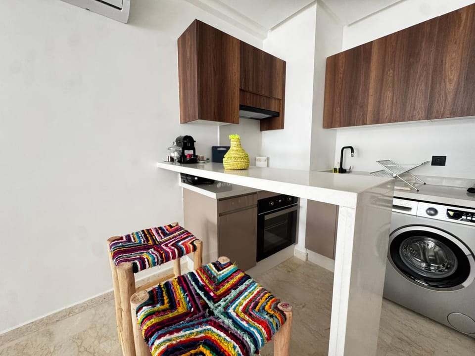 Kitchen or kitchenette, minibar, oven, stove, toaster, washing machine