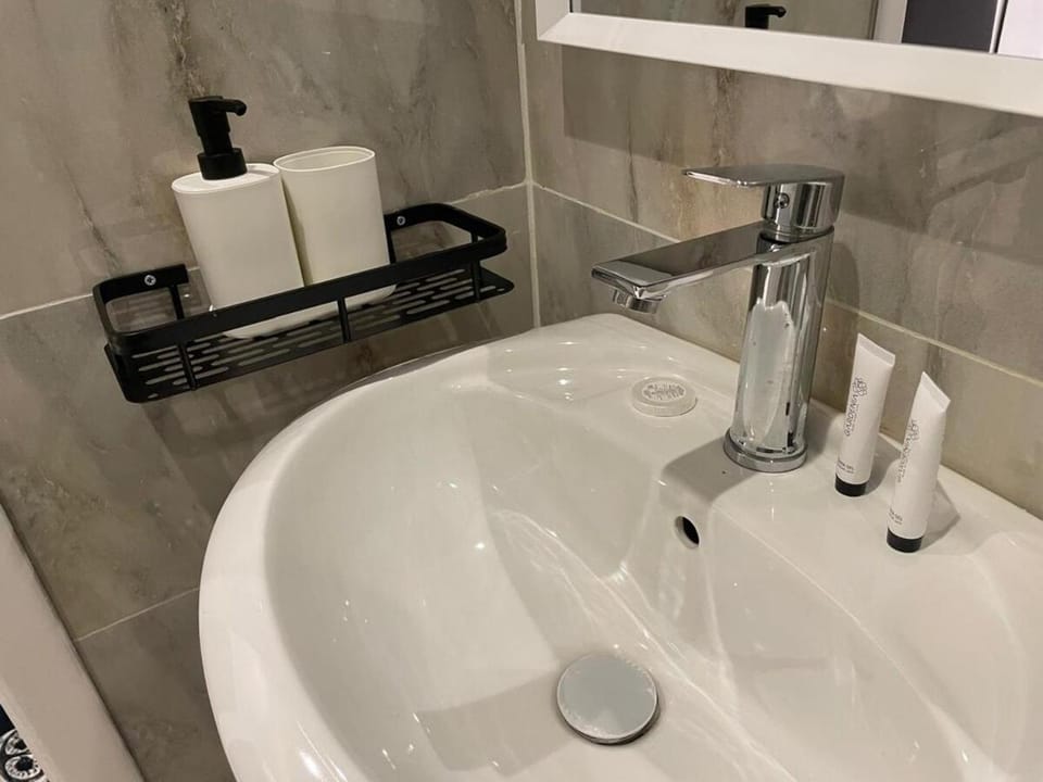 SARA 2 Luxe Royal Suite 1-BR Prime Location Apartment in Riyadh