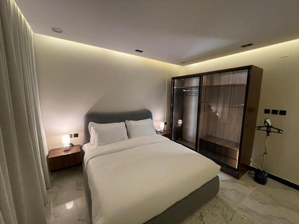 SARA 2 Luxe Royal Suite 1-BR Prime Location Apartment in Riyadh