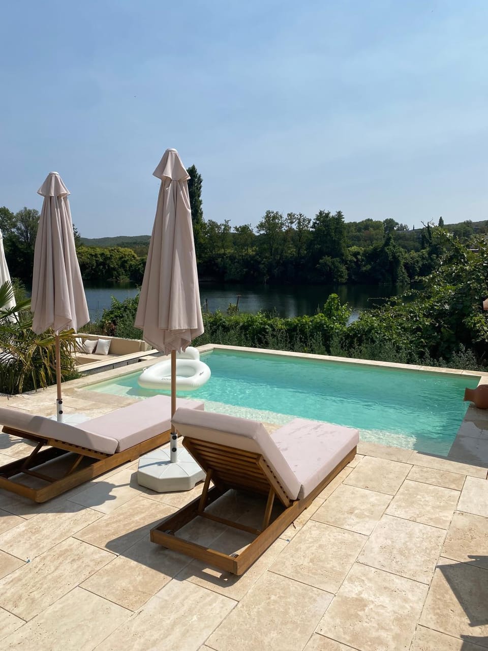 Swimming pool, sunbed