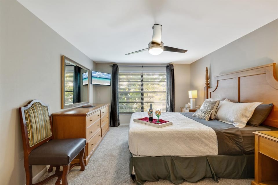 Stunning Home w Heated Saltwater Pool & Pond View House in Temple Terrace