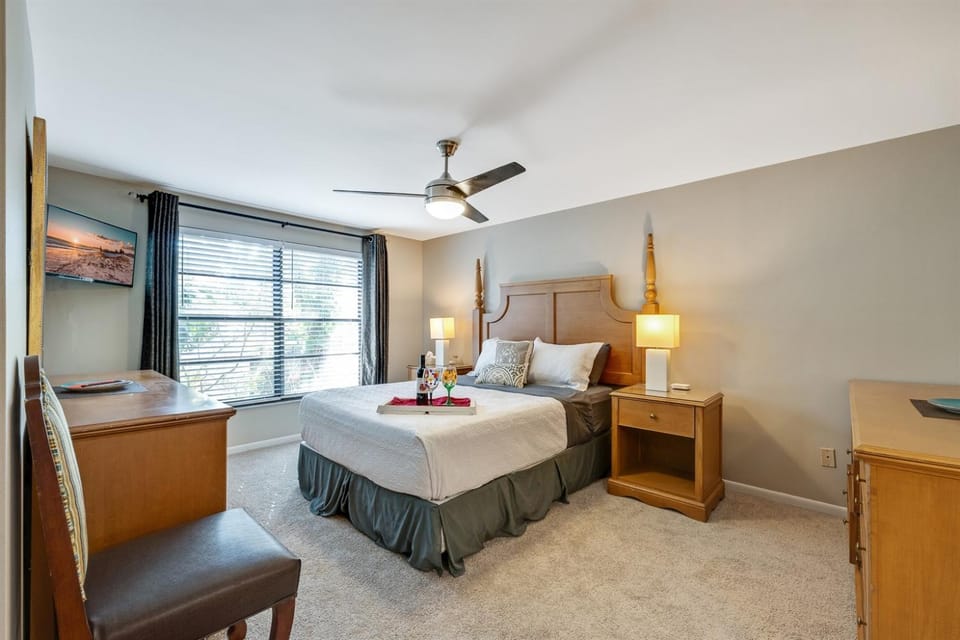 Stunning Home w Heated Saltwater Pool & Pond View House in Temple Terrace