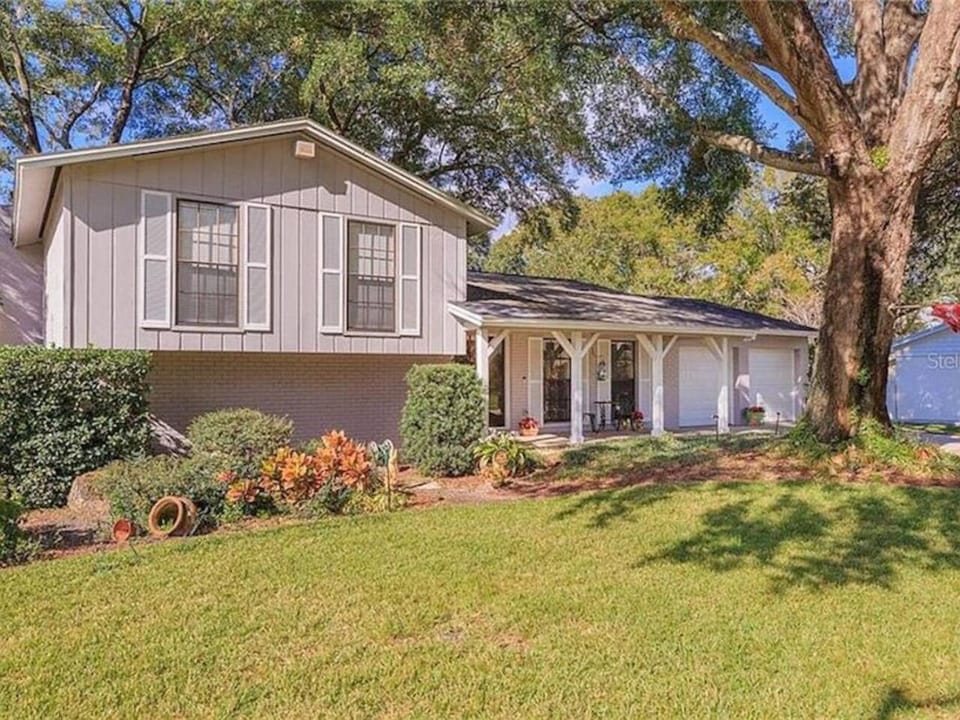 Stunning Home w Heated Saltwater Pool & Pond View House in Temple Terrace