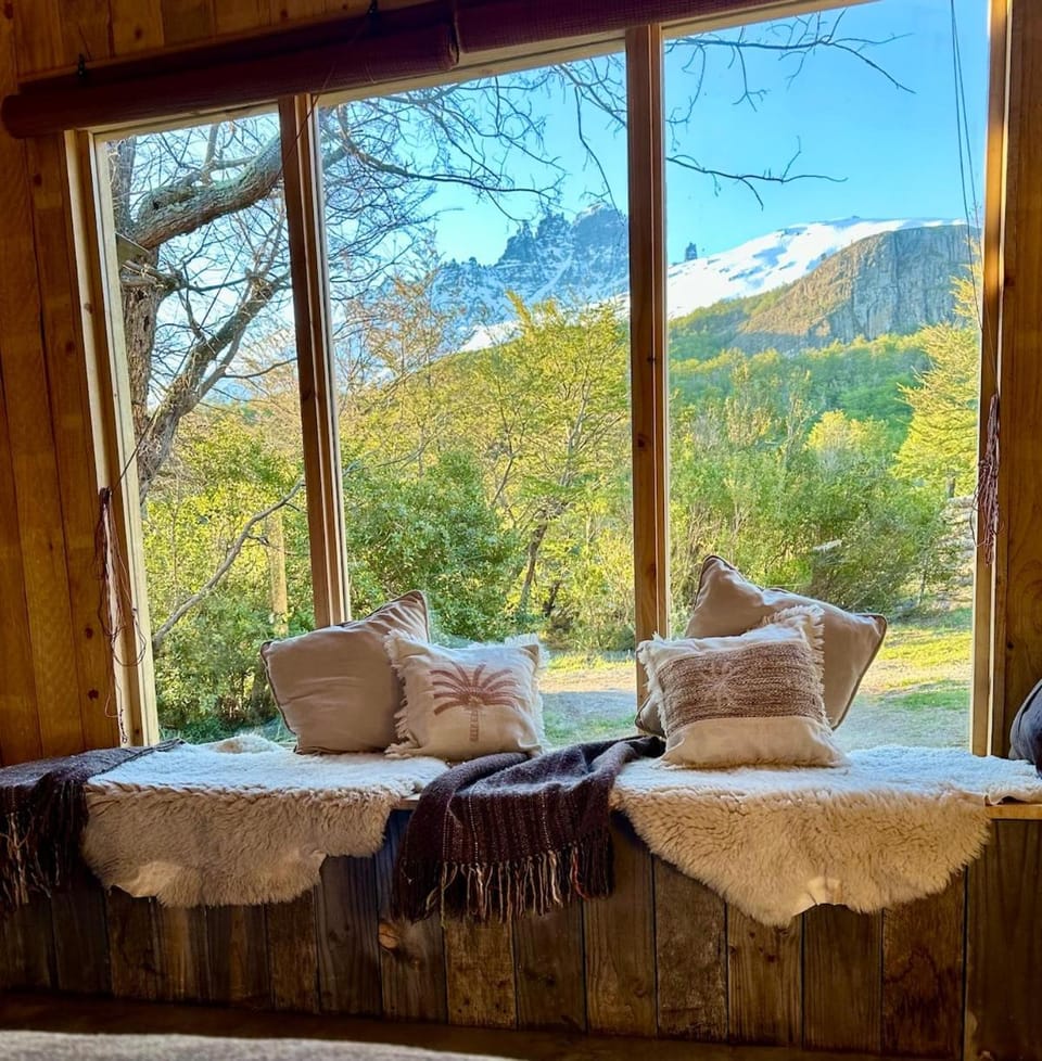 Natural landscape, Photo of the whole room, Seating area, Bedroom, Mountain view
