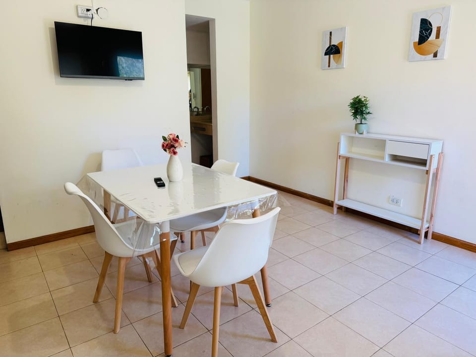 TV and multimedia, Living room, Seating area, Dining area