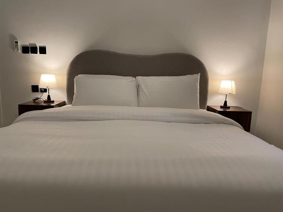 SARA 6 Elegant 1-BR Suite Prime Location Apartment in Riyadh