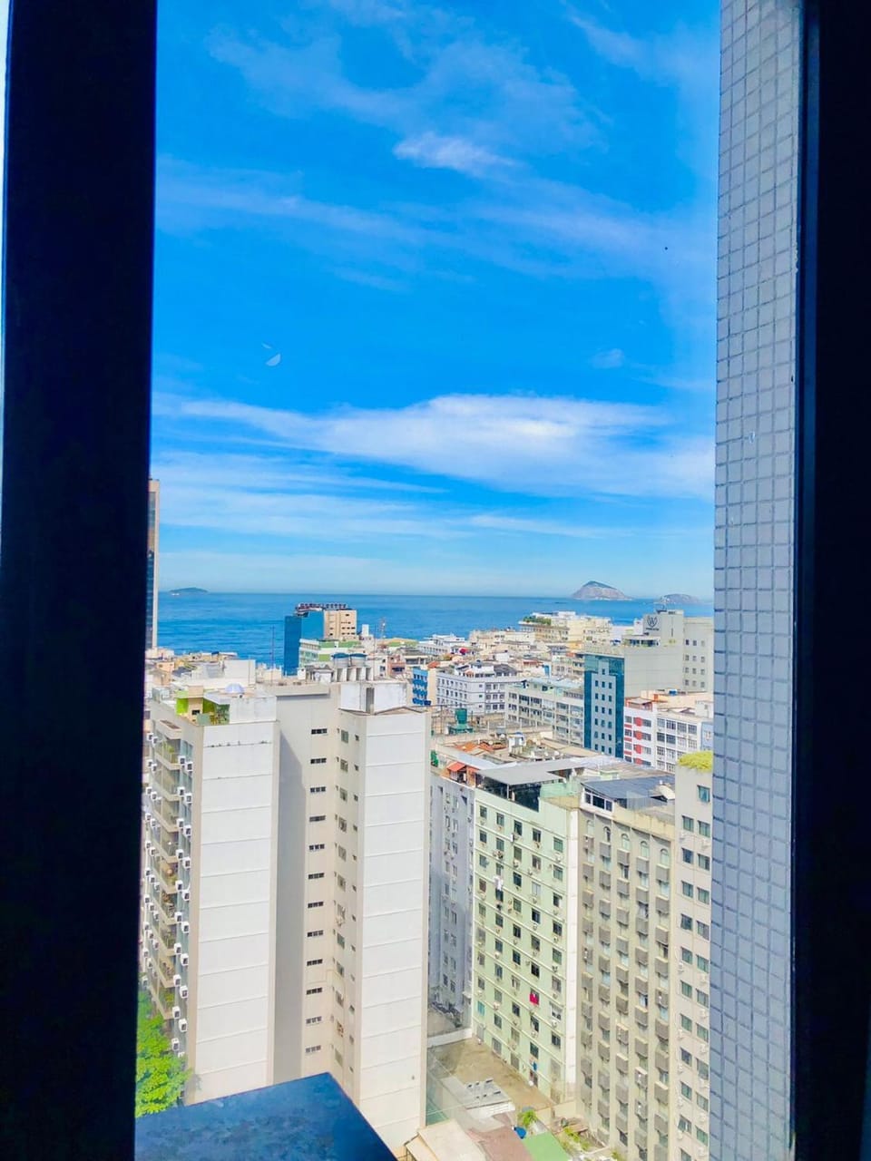 A pé para o mar, piscina e o melhor custo benefício no Leme Apartment in Rio de Janeiro