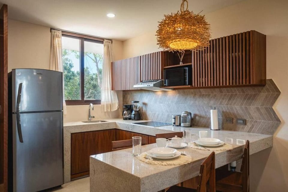 Tulum Getaway - 1BR with 2 Queen Beds Pool Office Area & Gym Apartment in Tulum