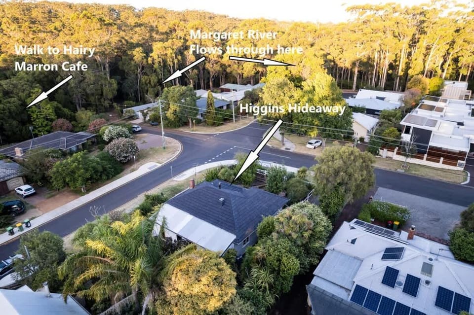 Higgins Hideaway - Central Cottage with Garden Oasis House in Margaret River