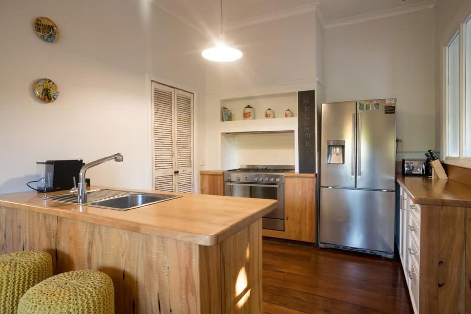 Higgins Hideaway - Central Cottage with Garden Oasis House in Margaret River