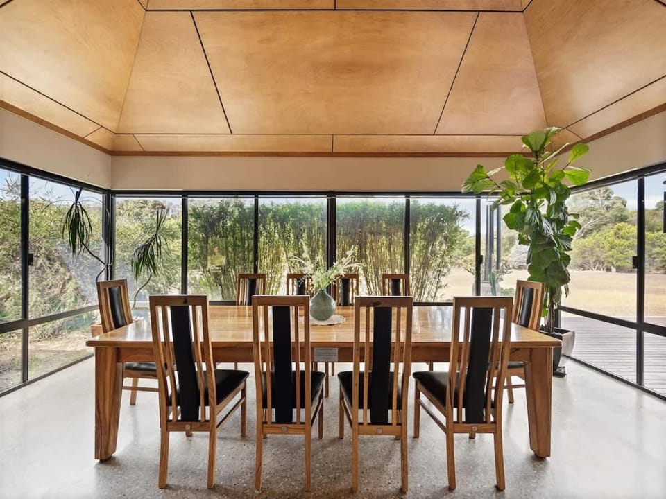 La Dimora - Tranquil Retreat Where Bush Meets Beach House in Margaret River