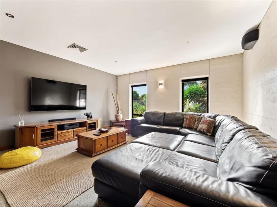La Dimora - Tranquil Retreat Where Bush Meets Beach House in Margaret River