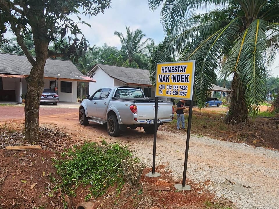Homestay Mak Ndek '4' Vacation rental in Johor