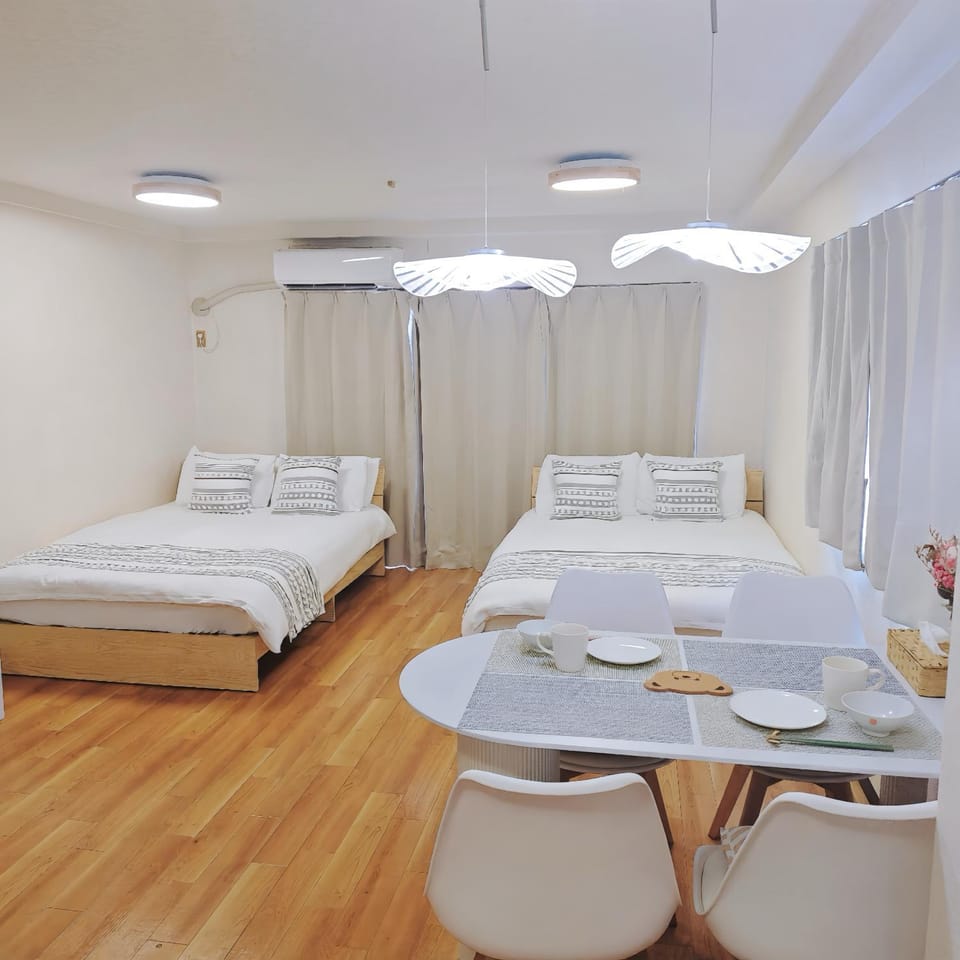 Bed, Photo of the whole room, Dining area, Bedroom