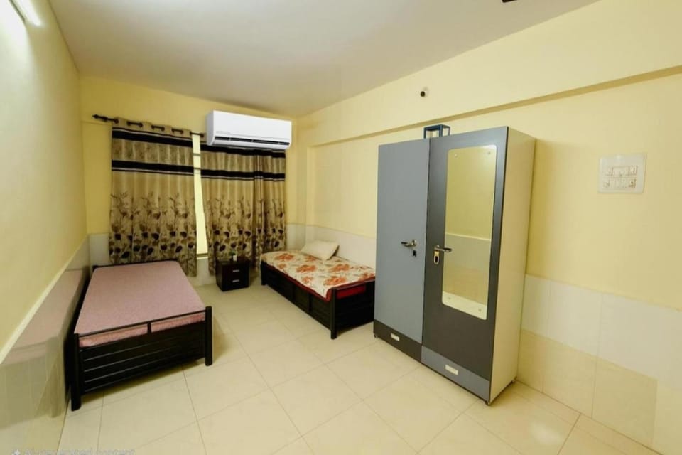 Ac Bed with breakfast In Thane ovale naka ghodbunder road only for Male Apartment in Thane