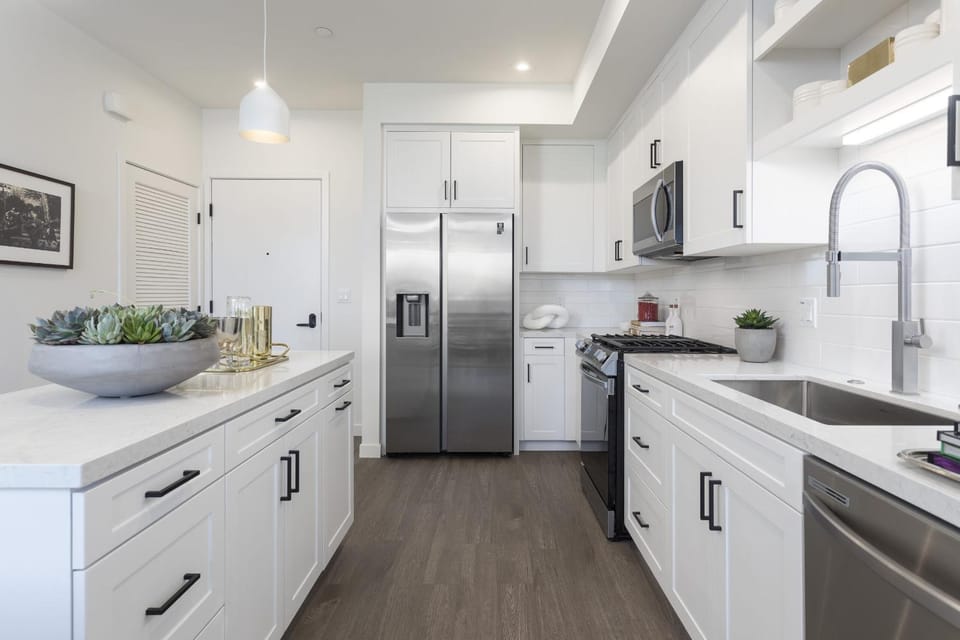 Noho Alexan Modern 2bed Duo with FREE Parking Apartment in North Hollywood