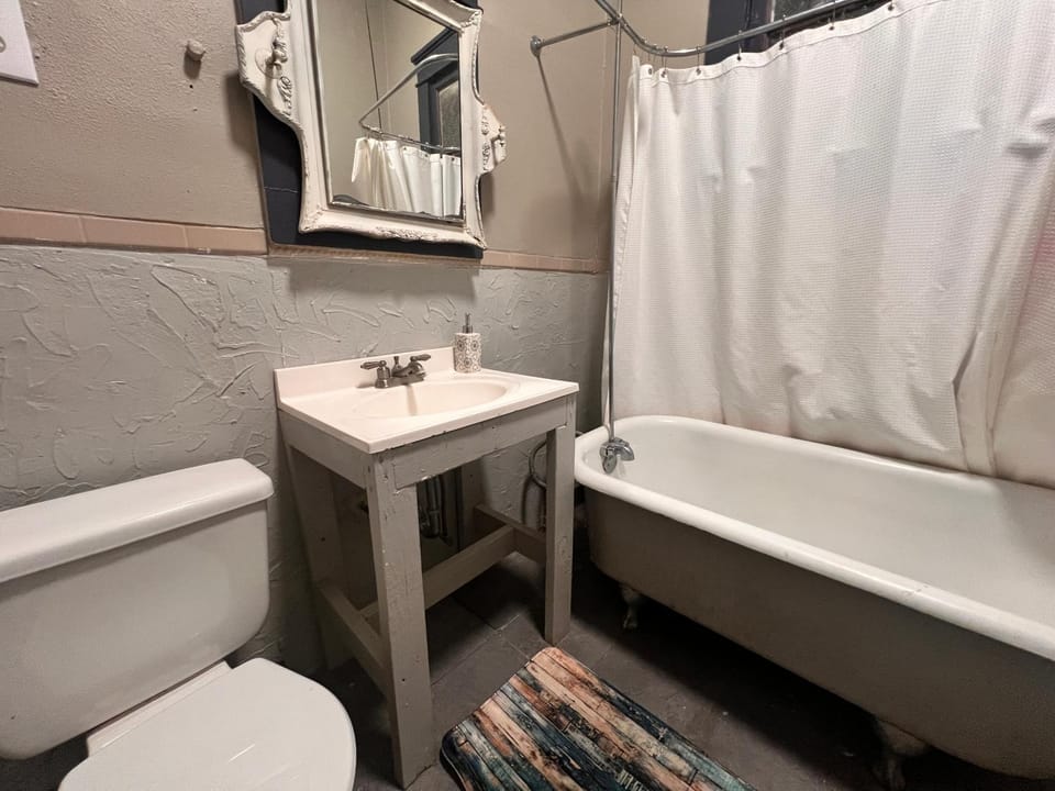 Mid-City Hidden Gem Apartment in New Orleans