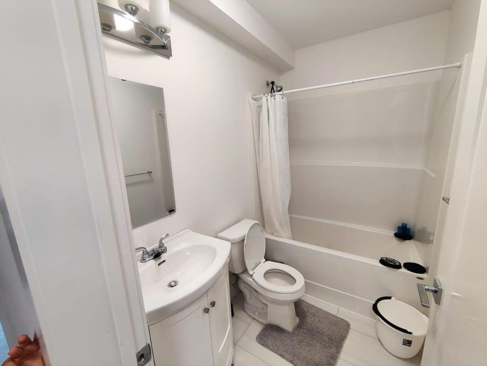 One bedroom unit for corporate stays & travellers Apartment in Halifax
