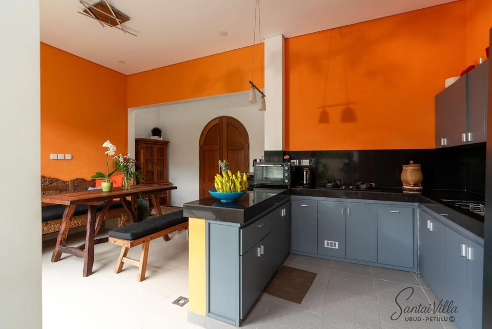 Kitchen or kitchenette, Dining area, oven, stove